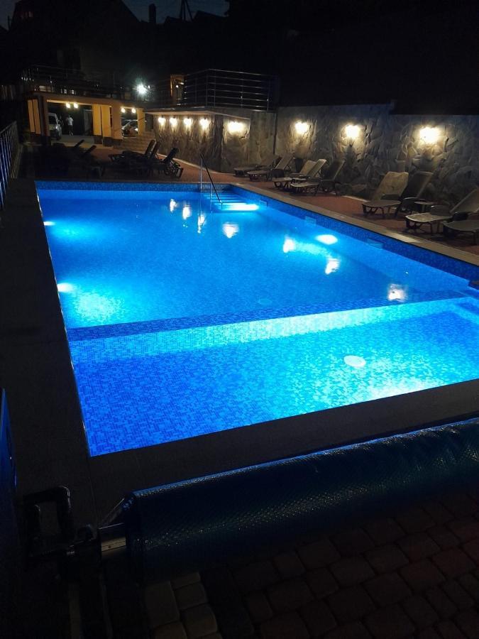 Greku Hotel Bukovel Bagian luar foto